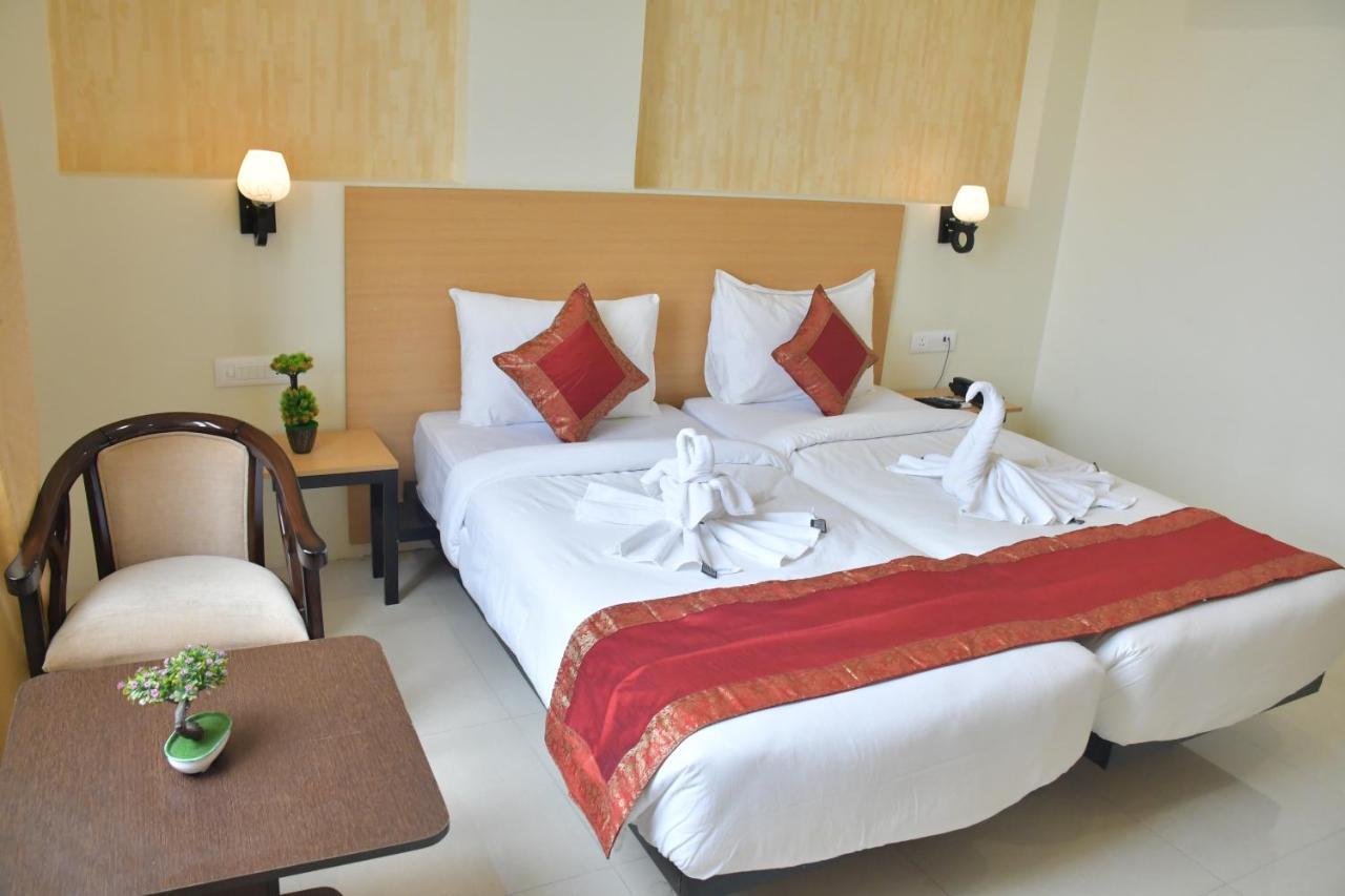 Hotel Yatharth Inn Váránaszi Kültér fotó