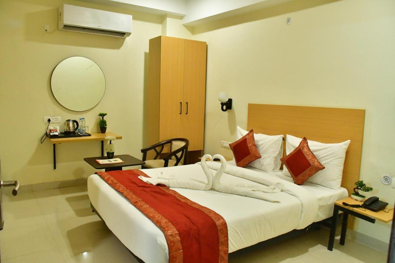 Hotel Yatharth Inn Váránaszi Kültér fotó