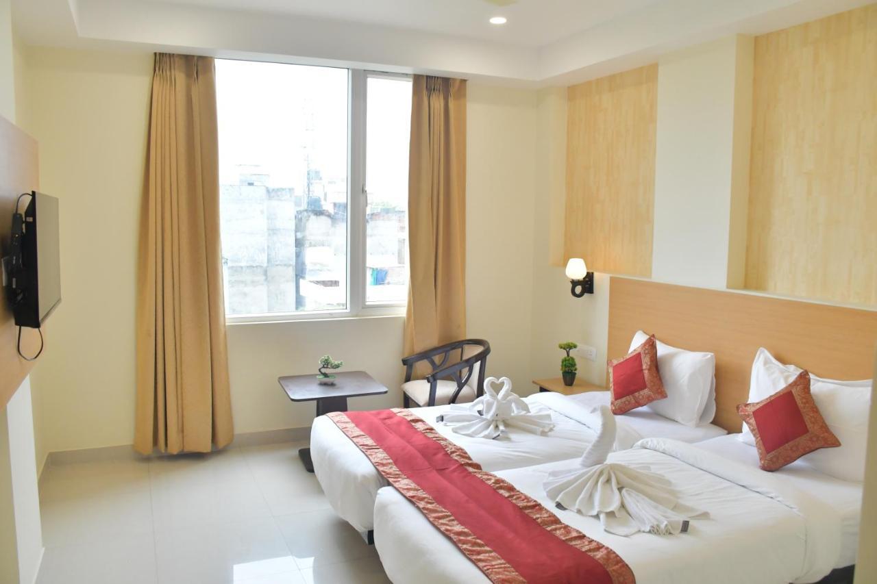 Hotel Yatharth Inn Váránaszi Kültér fotó