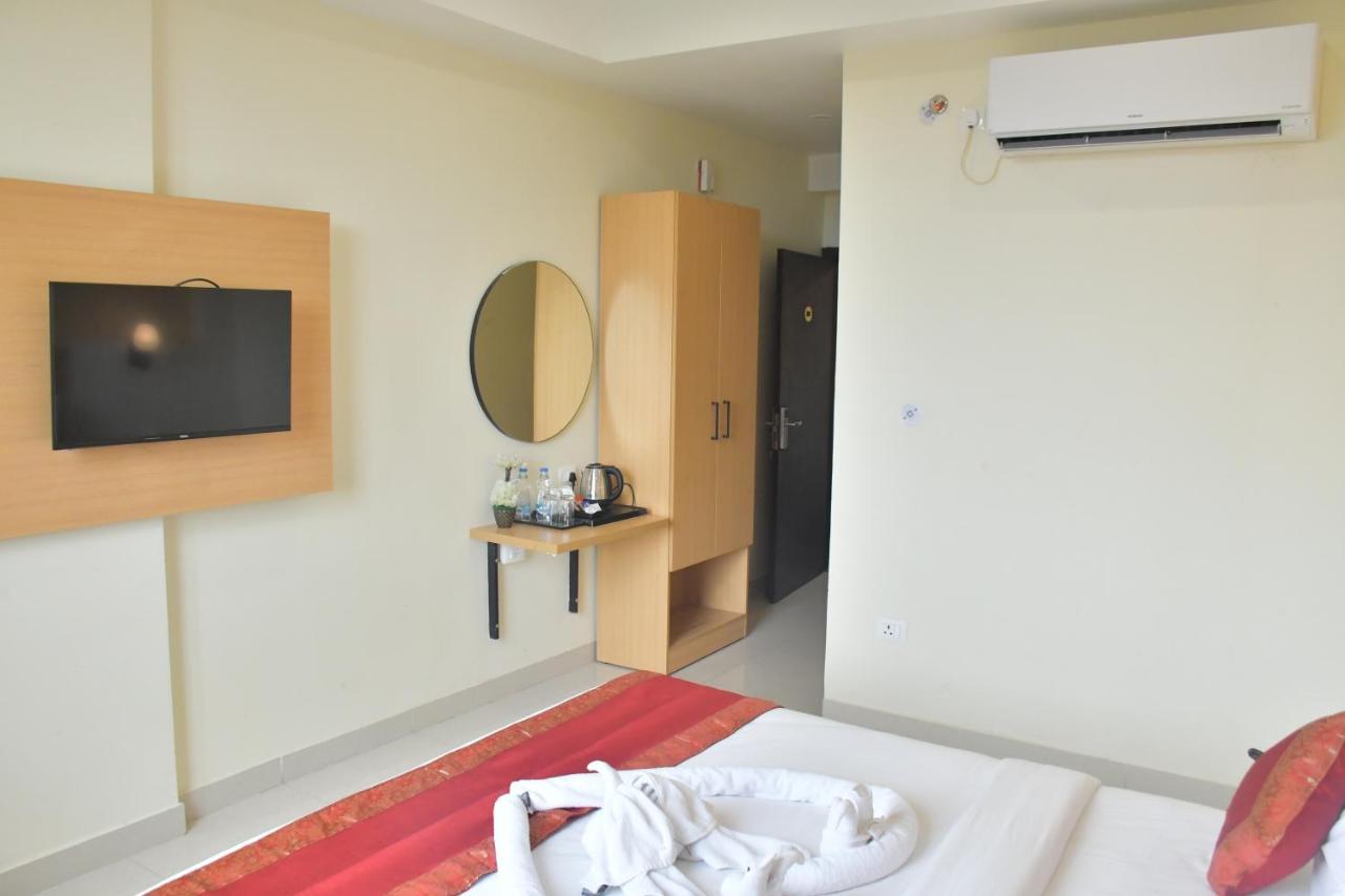 Hotel Yatharth Inn Váránaszi Kültér fotó