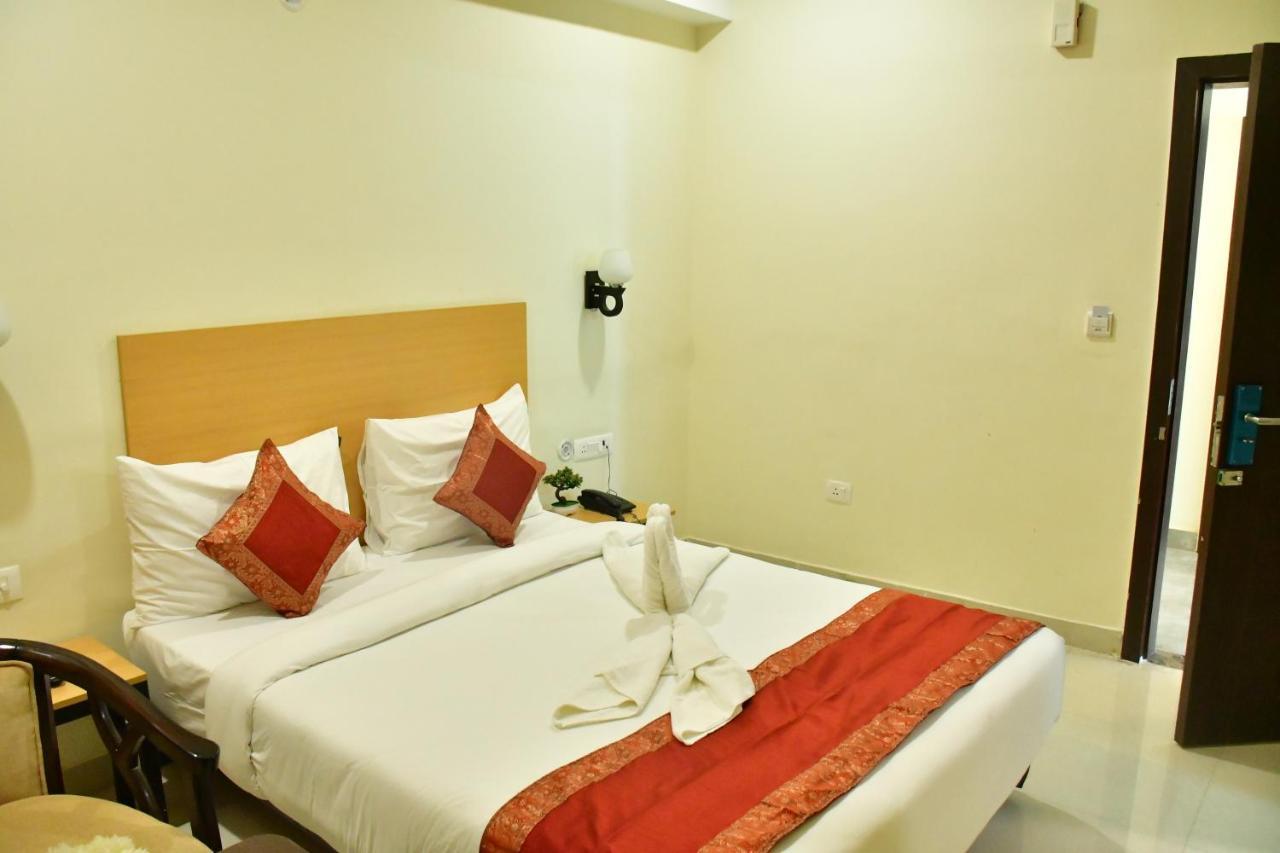 Hotel Yatharth Inn Váránaszi Kültér fotó