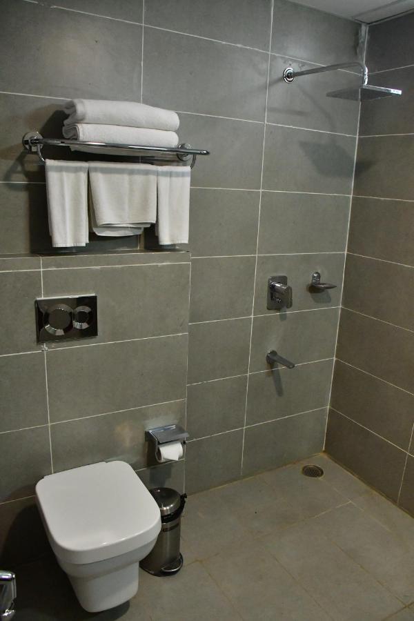 Hotel Yatharth Inn Váránaszi Kültér fotó