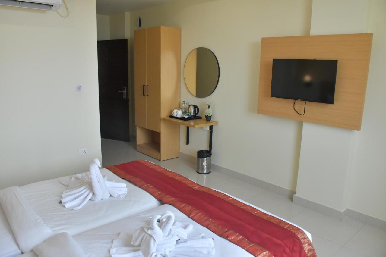 Hotel Yatharth Inn Váránaszi Kültér fotó
