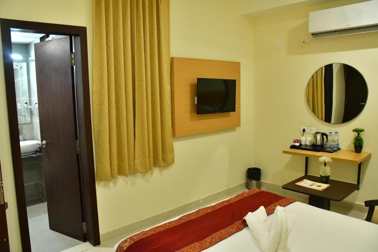 Hotel Yatharth Inn Váránaszi Kültér fotó