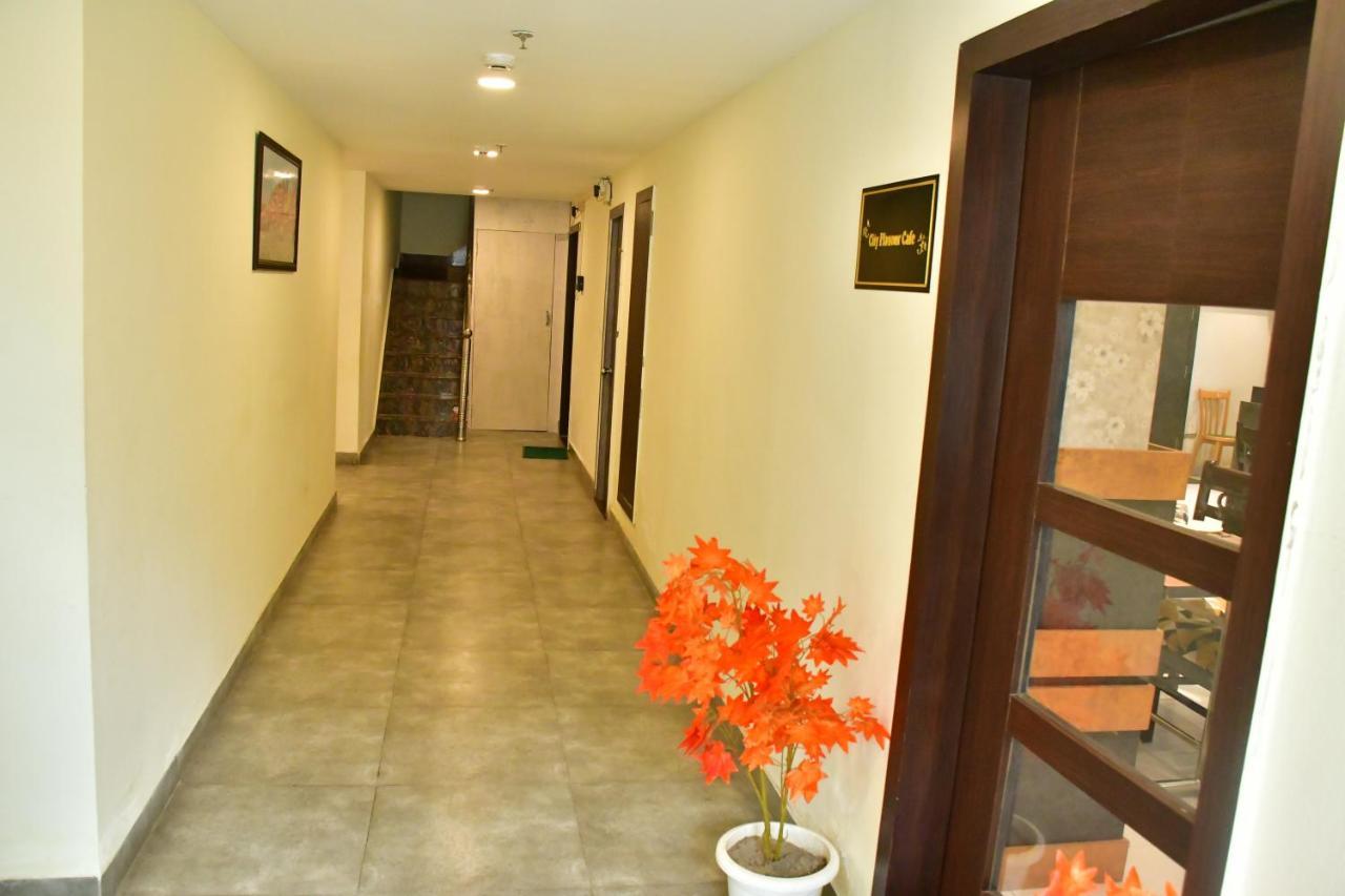 Hotel Yatharth Inn Váránaszi Kültér fotó