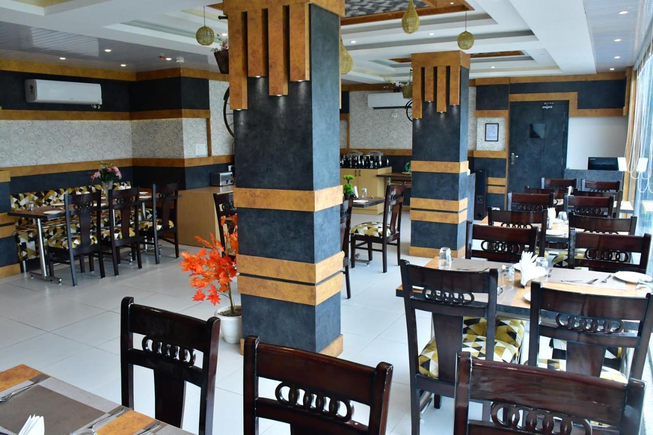 Hotel Yatharth Inn Váránaszi Kültér fotó