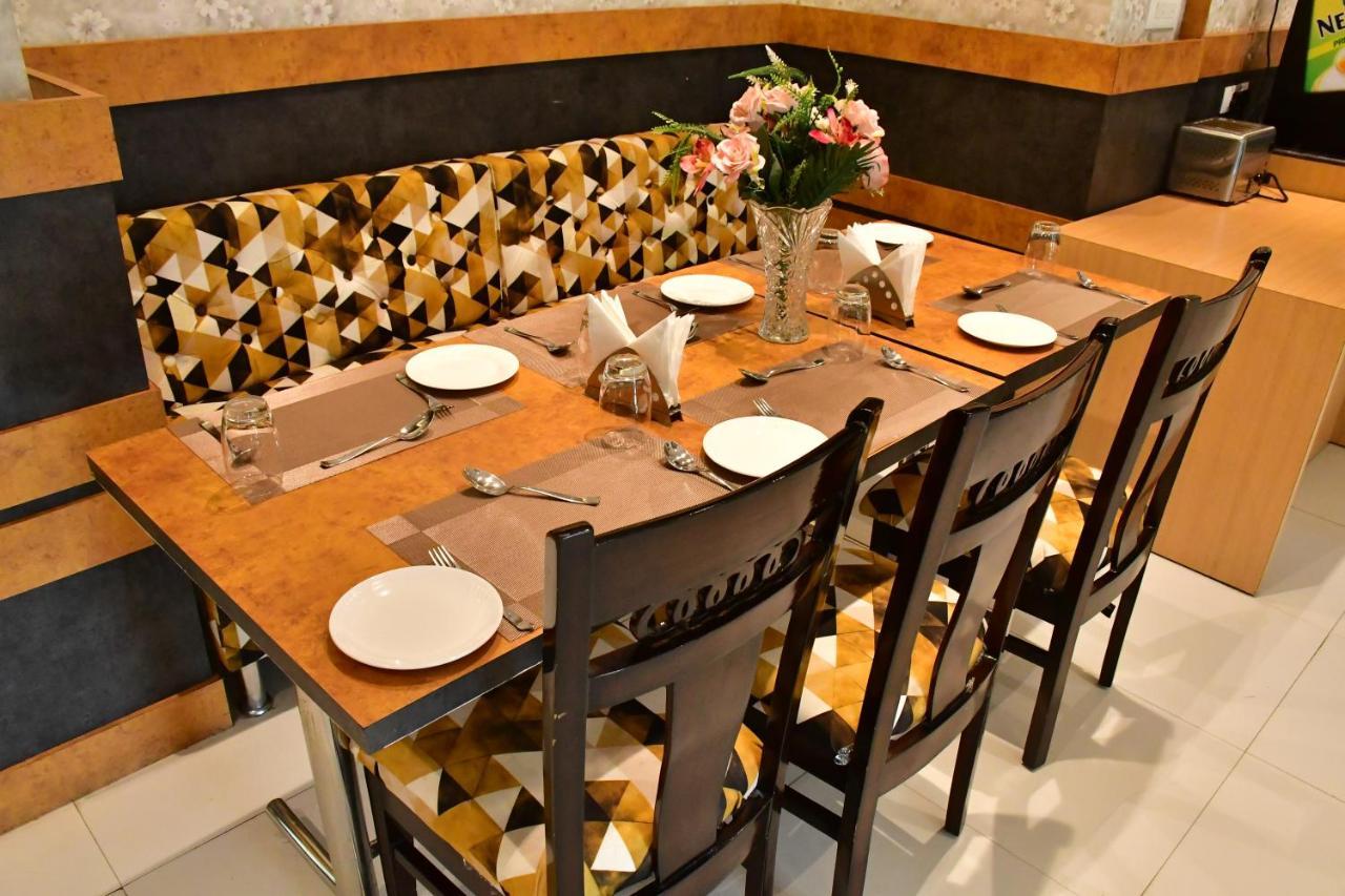 Hotel Yatharth Inn Váránaszi Kültér fotó