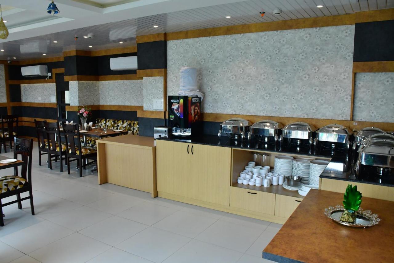 Hotel Yatharth Inn Váránaszi Kültér fotó