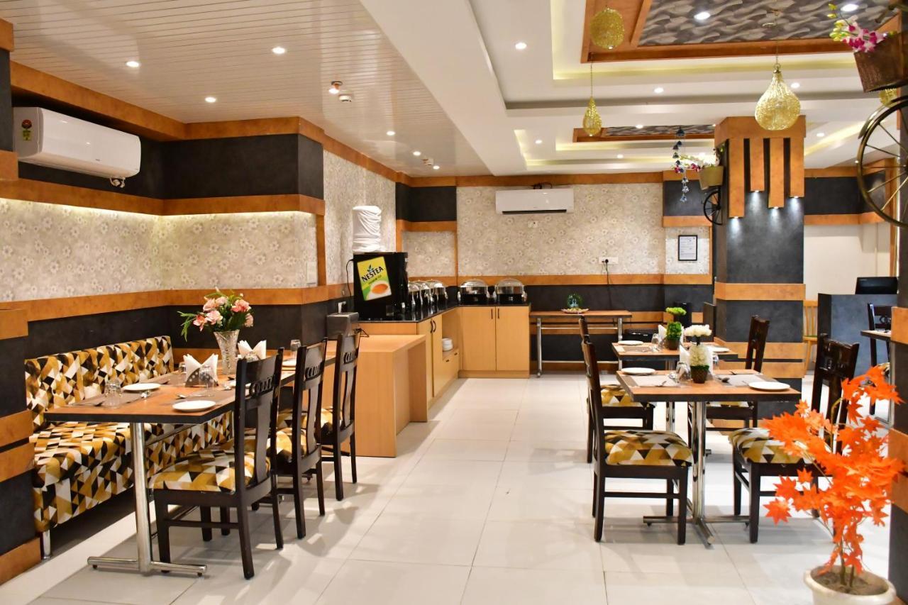 Hotel Yatharth Inn Váránaszi Kültér fotó