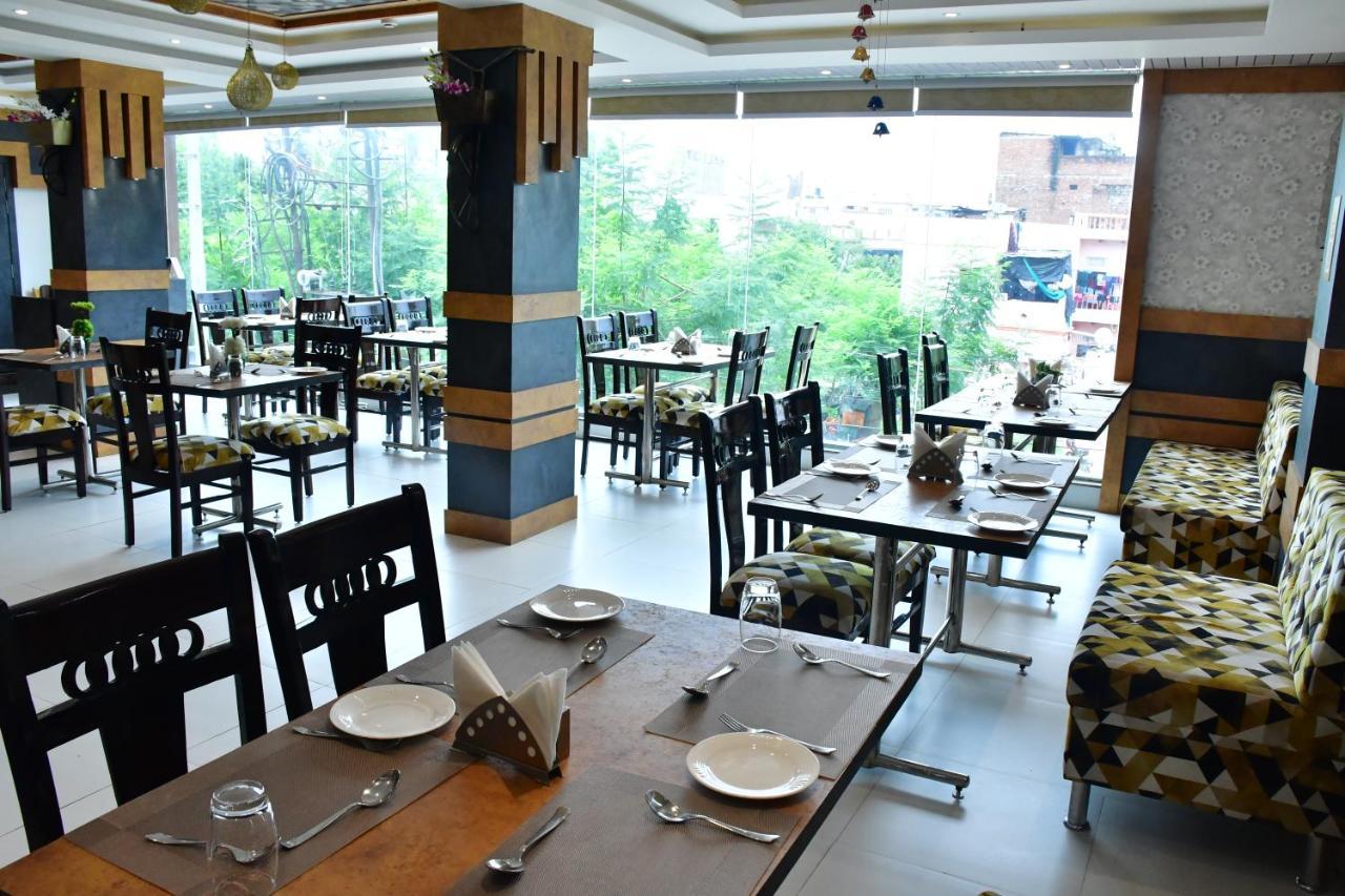 Hotel Yatharth Inn Váránaszi Kültér fotó