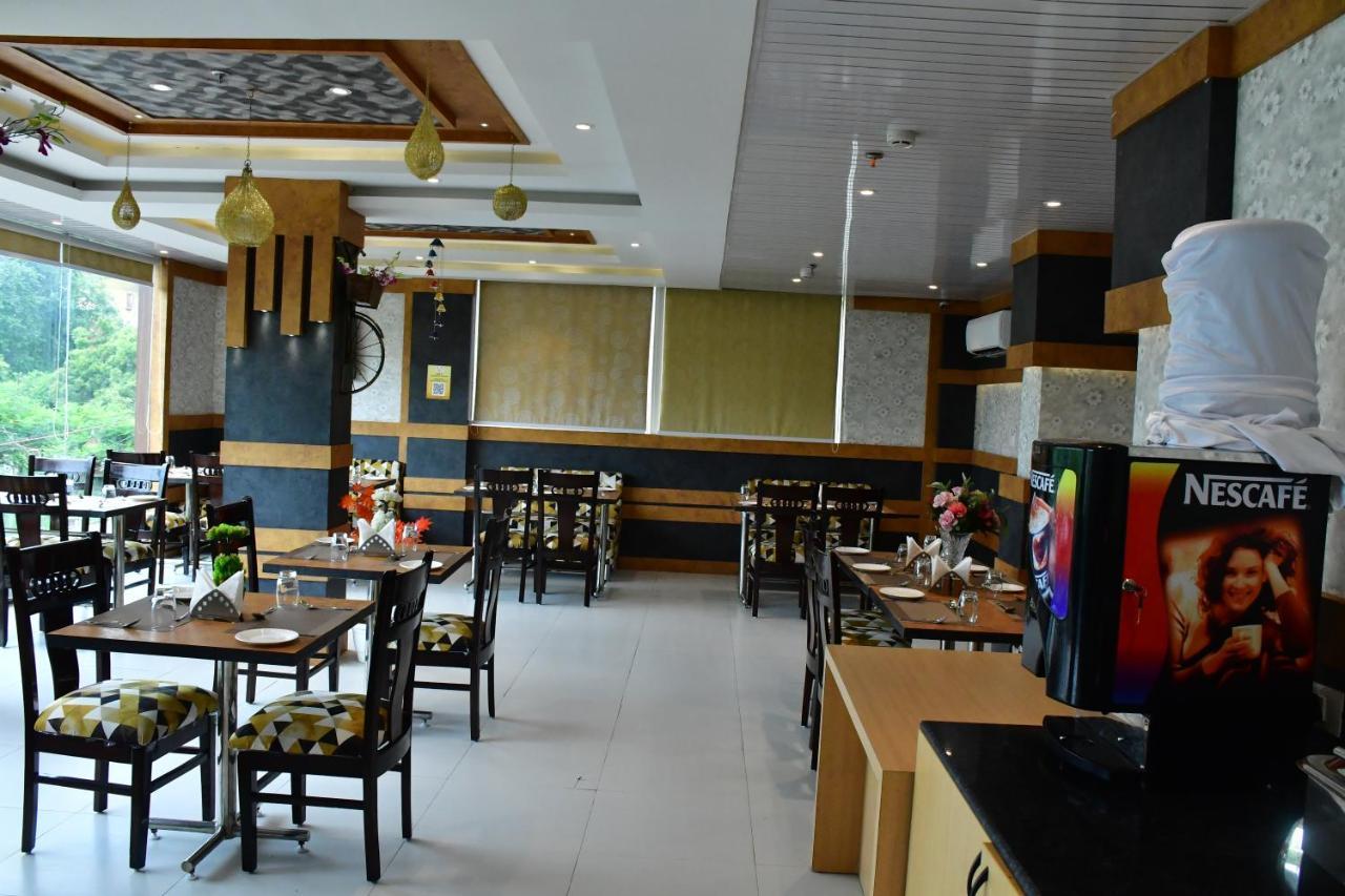 Hotel Yatharth Inn Váránaszi Kültér fotó