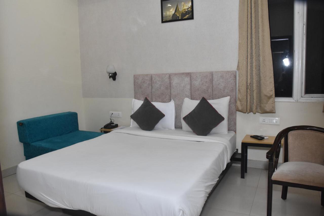Hotel Yatharth Inn Váránaszi Kültér fotó