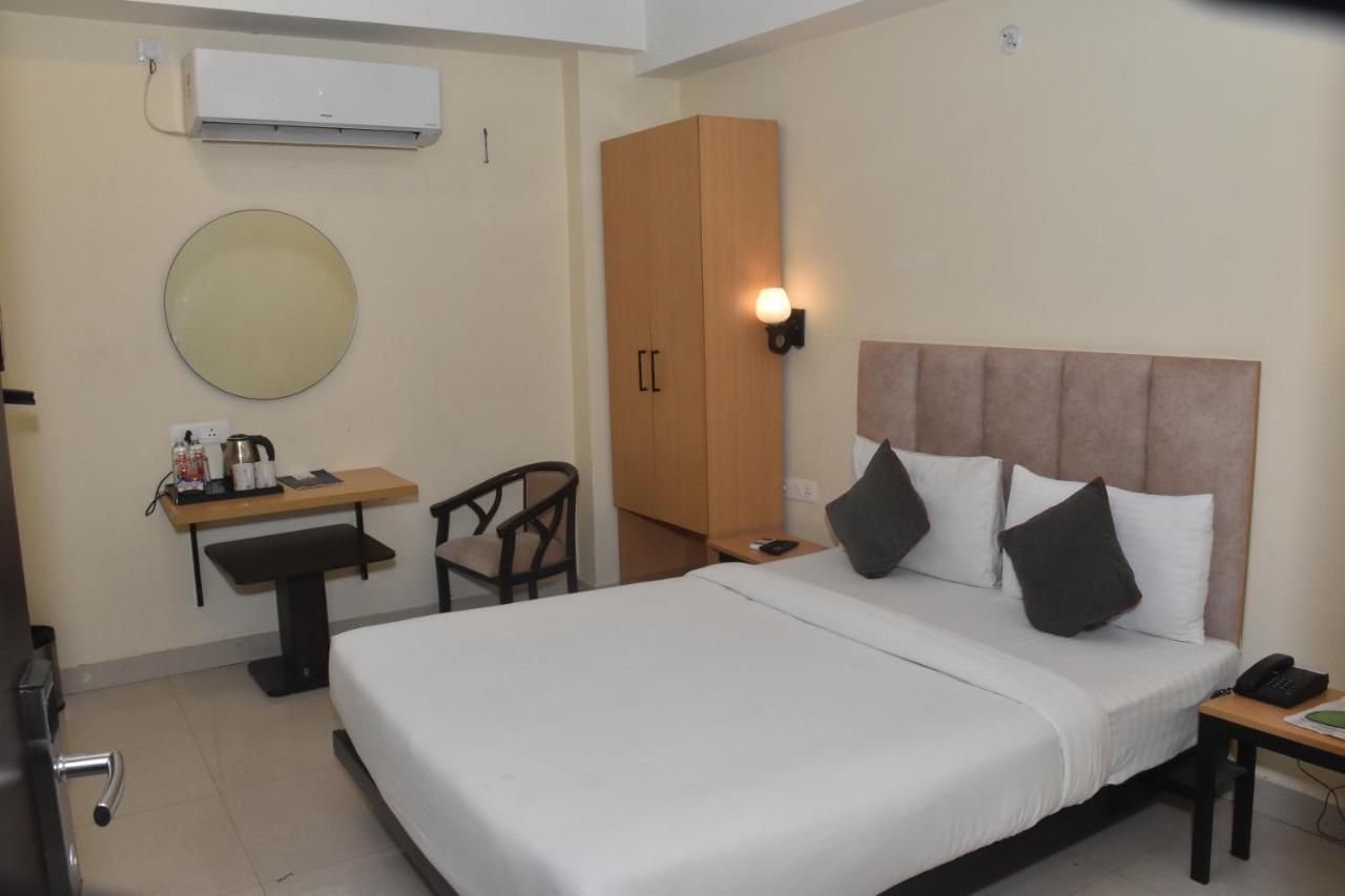 Hotel Yatharth Inn Váránaszi Kültér fotó