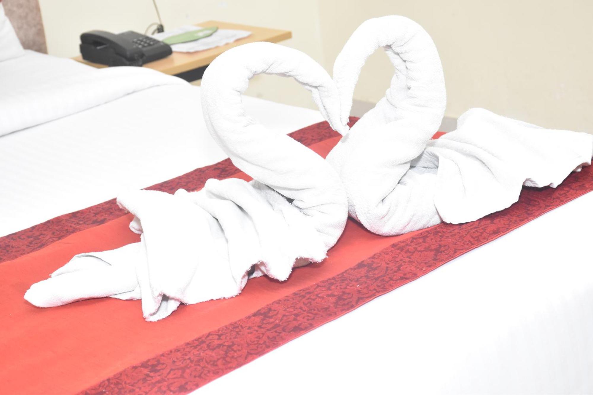 Hotel Yatharth Inn Váránaszi Kültér fotó