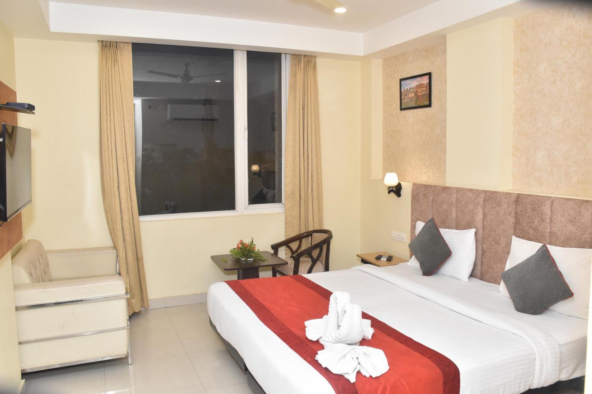 Hotel Yatharth Inn Váránaszi Kültér fotó